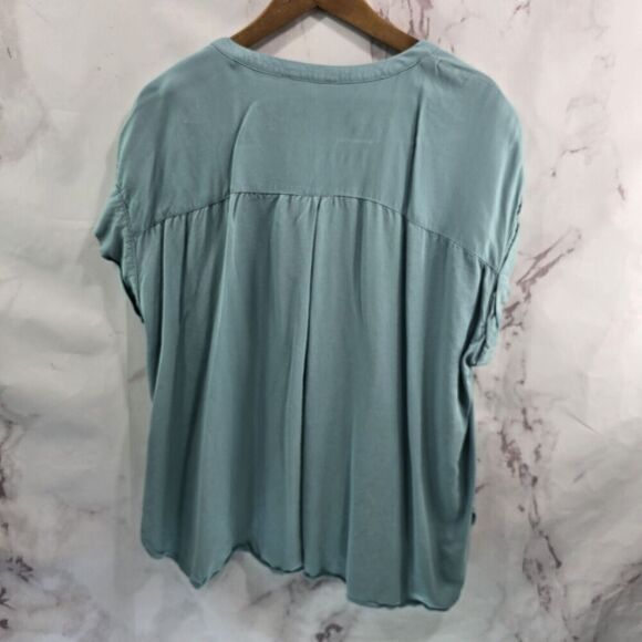 Rose And Olive Top Womens 1X Blue Blouse Button Henley Notch V Short Sleeve Cap - Picture 5 of 11
